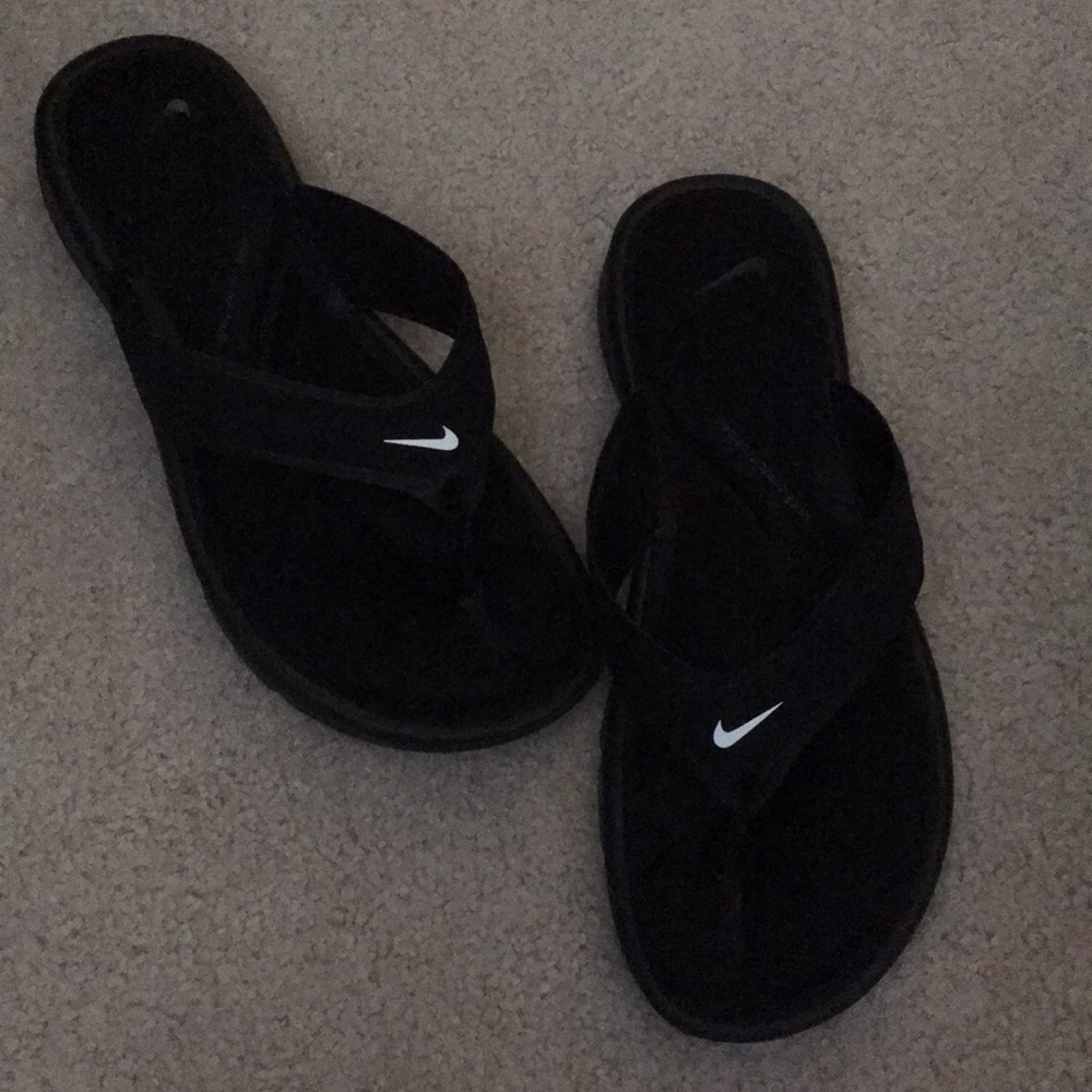 Brand New Nike’s! Black sandals